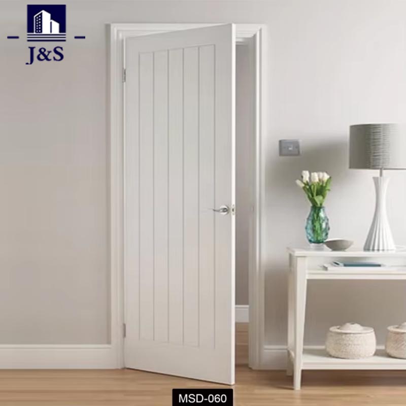 நவீன வெள்ளை உள்துறை கதவுகள்